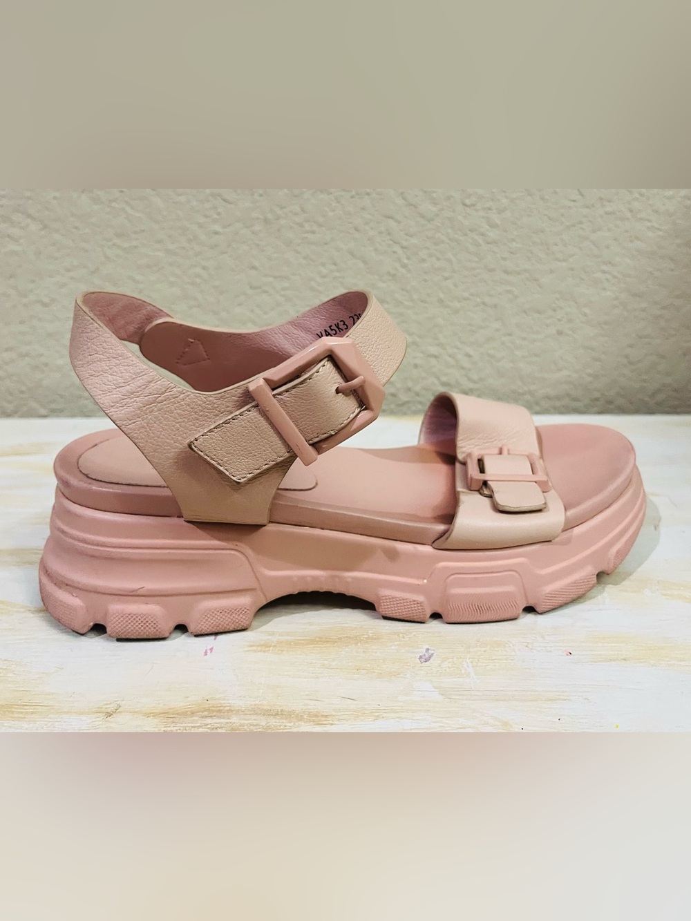 Basto Women’s Chunky Platform Sandal in Blush Pink